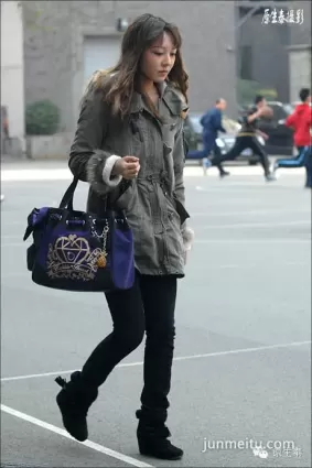 冒險潛入中戲偷拍美女（組圖）