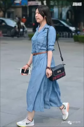 街拍夏日美女長裙飄逸很吸睛！（組圖）