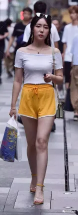街拍漂亮的姐姐