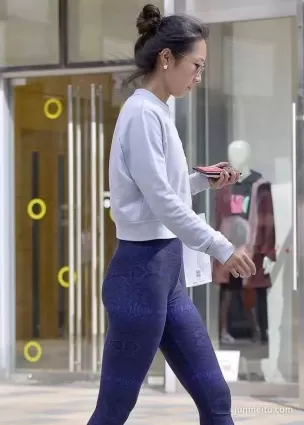 街拍高挑長腿緊身褲挺翹飽滿渾圓小蠻腰好身材氣質女郎