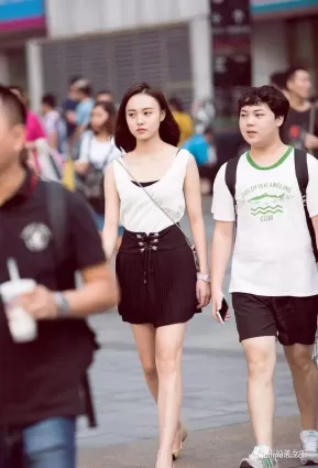 街拍臉上有肉才可愛