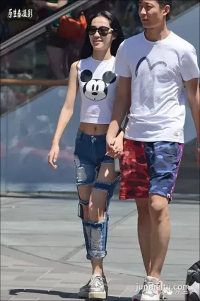 街拍夏日北京低腰褲性感潮女！（組圖）