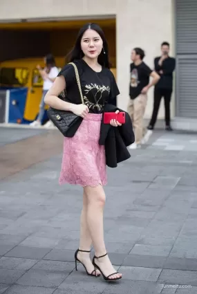 街拍披肩中分發美眉你的美有别于路人