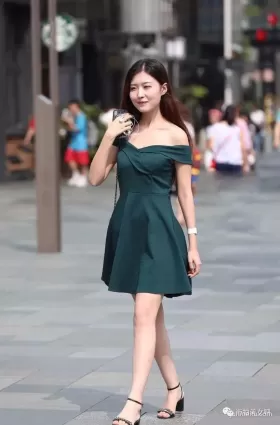 街拍漂亮的小裙子