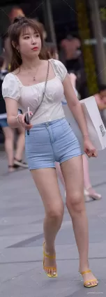 街拍太緊了點！