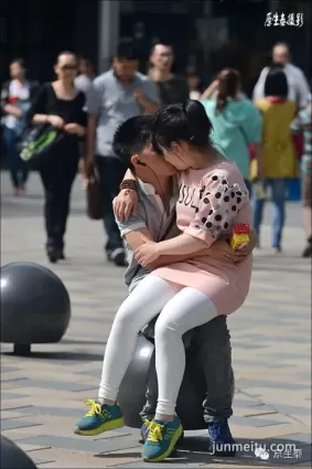 邂逅如此情侶，當時就被雷翻了！