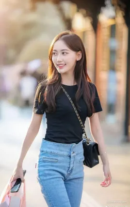 街拍甜美的姑娘