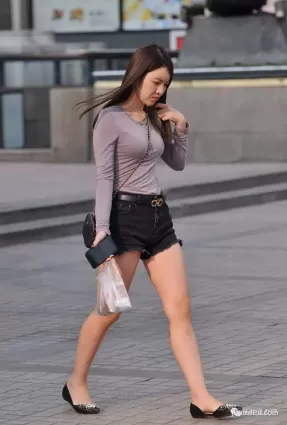 街拍緊身長袖衫搭配
