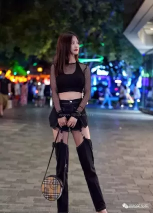 街拍引領時尚潮流的阿妹？