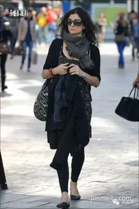 妙用圍脖風情萬種的潮女
