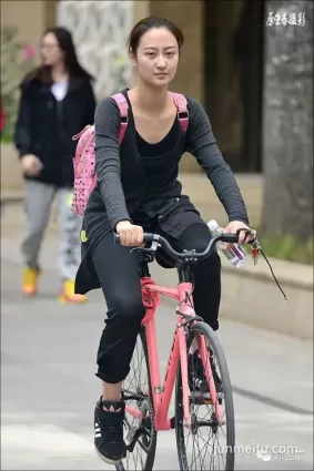 實拍北京舞蹈學院的長腿美女！（組圖）