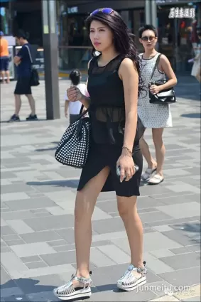 街拍北京美女短裙短褲太性感！（組圖）