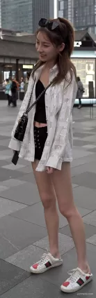 街拍回眸一笑百媚生