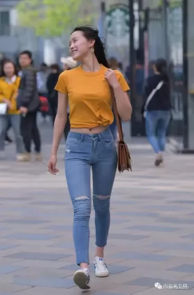街拍神仙顔值，這身材真不錯