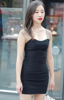 街拍白皙漂亮的兩姐妹