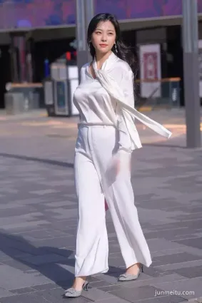 街拍衣服和身材太合适了