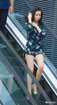 街拍甜美大長腿