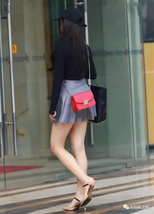 街拍百褶裙的美