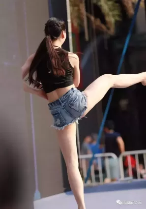 街拍翩翩起舞