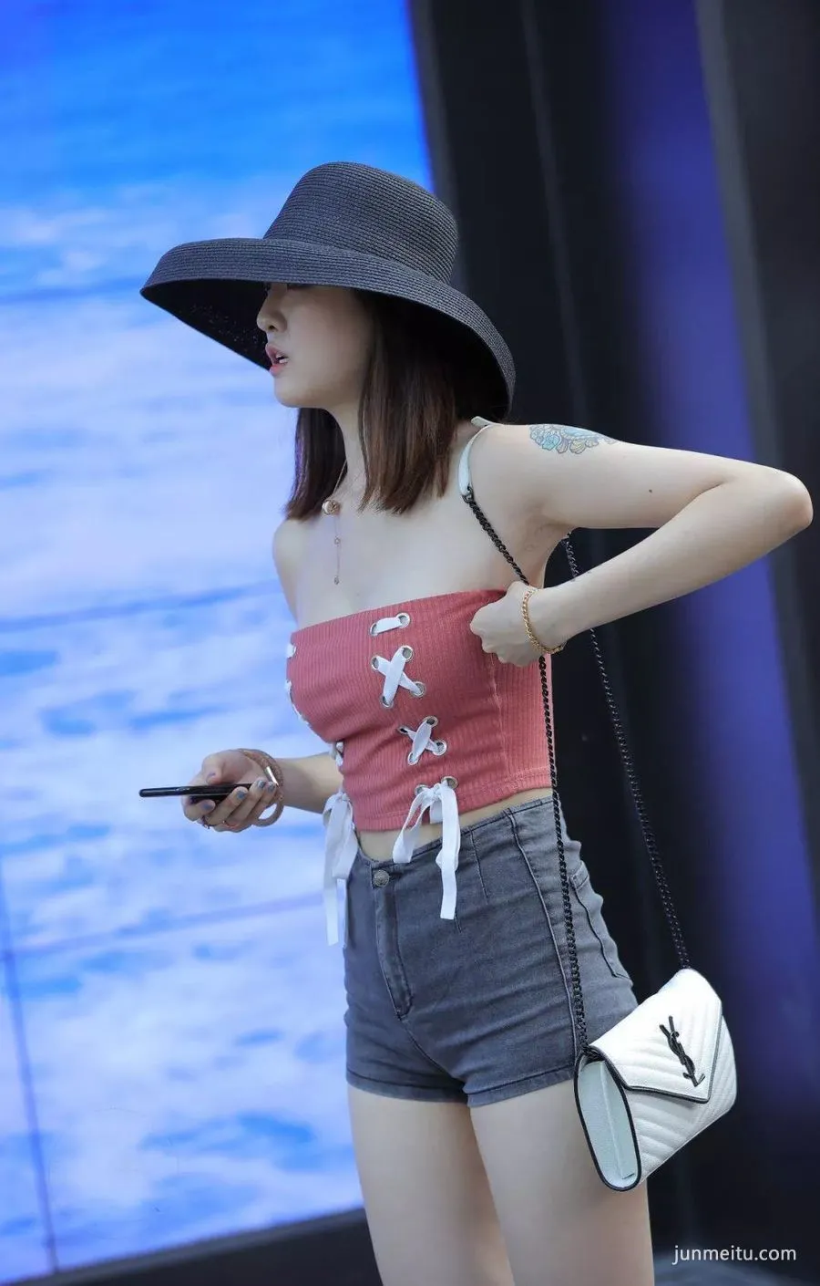 Street Snap: Too Big to Hold In, Pull It Up a Bit photo 1