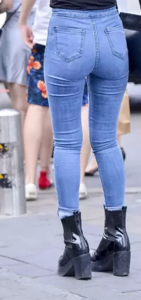 高挑清新緊身牛仔褲大長腿美女