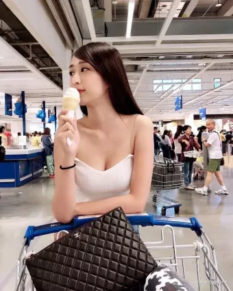 顔值小姐姐一枚，身材爆表