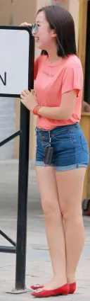 牛仔熱褲玉腿女郎