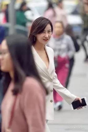 街拍 | 冷豔高貴總裁範