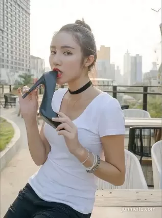 街拍知道為什麼女生喜歡戴項圈嗎？