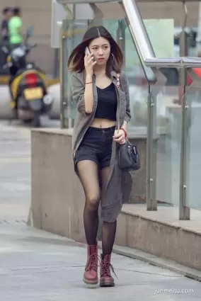 街拍 | 明人不說暗話，我喜歡你的絲襪