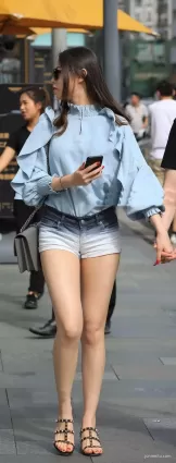超緊身熱褲大長腿極品大白腿女神
