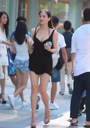 街拍 | 大長腿來襲，好身材