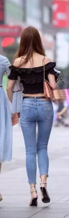 緊身牛仔褲高挑苗條修長雙腿露臍裝美麗背影