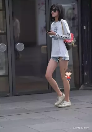 街拍 | 這麼穿不尴尬嗎？