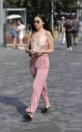 街拍 | 空擋滑行有點危險哦