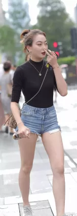 街拍 | 這美腿給90分，背影給10分