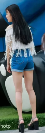 高挑牛仔熱褲修長大白腿妹紙