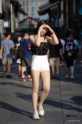 街拍這麼白皮膚曬黑了咋整