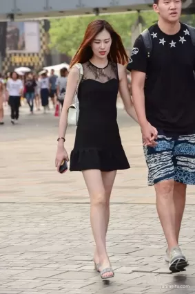 街拍腿好長哇