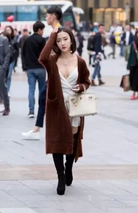 街拍軟軟的