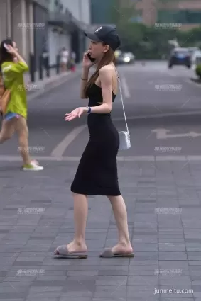 街拍 | 露背裝簡直太性感