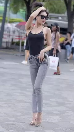 街拍 | 萬裡挑一的極緻身材