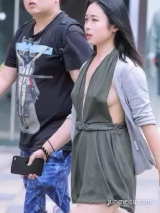 街拍 | 女司機，空擋滑行