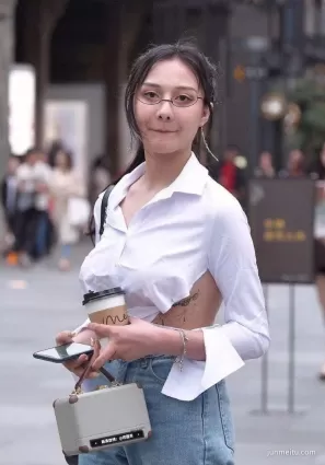 街拍 | 破成這樣還敢穿