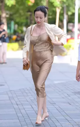 街拍 | 又發現女司機空擋滑行
