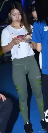 緊身褲大長腿健身女郎