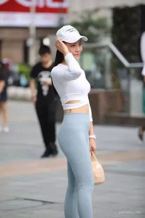 街拍 | 練瑜伽的底盤就是穩
