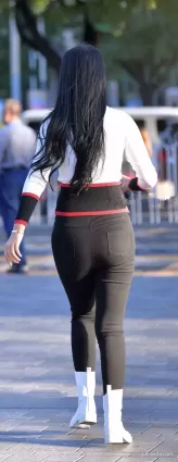 緊身牛仔褲豐腴修長雙腿氣質時尚美女