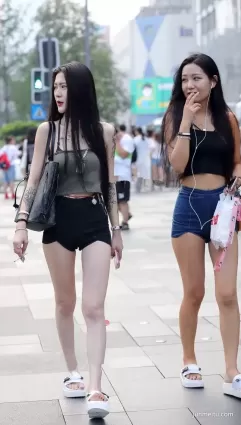 熱褲大長腿小蠻腰熱辣氣質姐妹花
