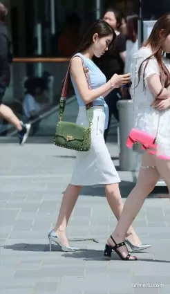街拍好身材美女，溫柔如水